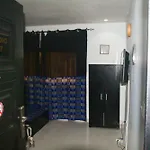 Agreable Mini-Studio Meuble Avec Wifi Gratuit, Climatiseur Et Eau Chaude A Disposition